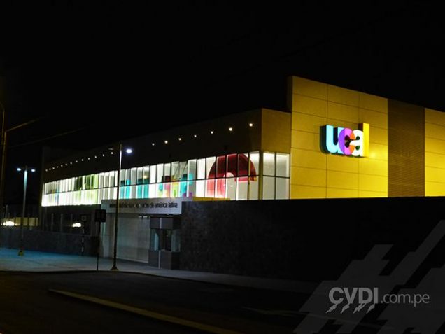 Señalética exterior - Letrero luminoso para edificio para universidad UCAL