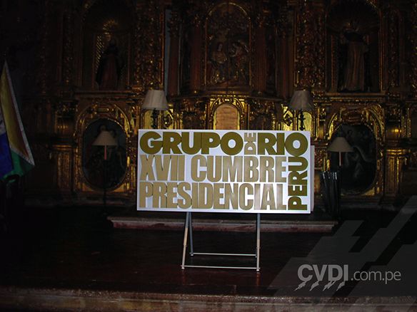 Letrero tipo backing - Grupo de Río Peru – XVII Cumbre Presidencial 2003