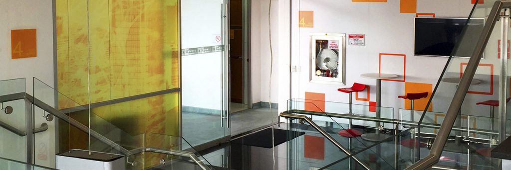 http://www.cvdi.com.pe/wp-content/uploads/2016/06/gym-vinilo-decorativo-pared-diseno-grafico-1024x342.jpg