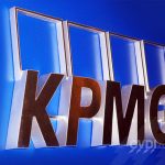 Letras metálicas - Logotipo KPMG para pared interior